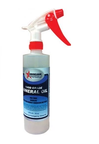 Omcan - 473 mL Mineral Oil w/ Sprayer Case of 12 - 39115