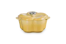 Le Creuset - Camomille 2L Petal Cocotte