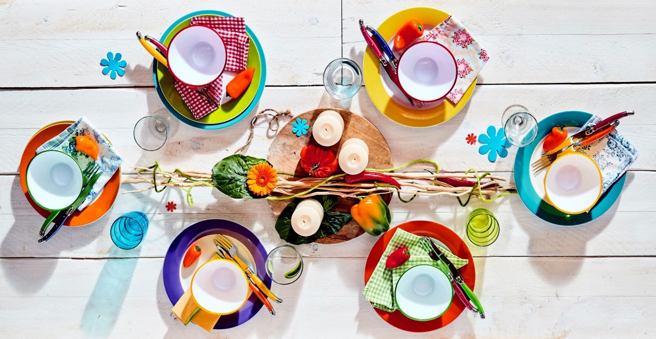 Picnic table canvas can be your perfect place to start a bright table setting.