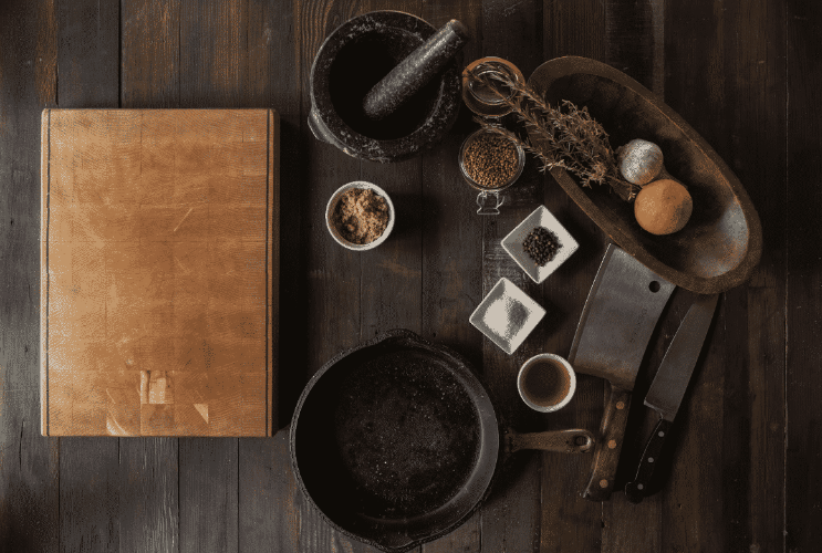 Alt Text: cast iron skillet cookware 